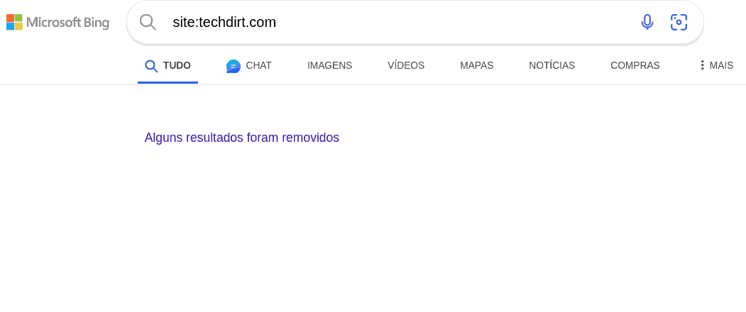 Imagem de tela de uma busca no Bing por "site:techdirt.com". A página de resultados diz "alguns resultados foram removidos".