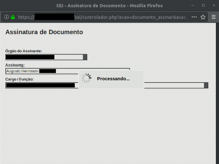 Imagem de tela do SEI, após clicar a opção de assinar com certificado
digital, travada na mensagem "processando".