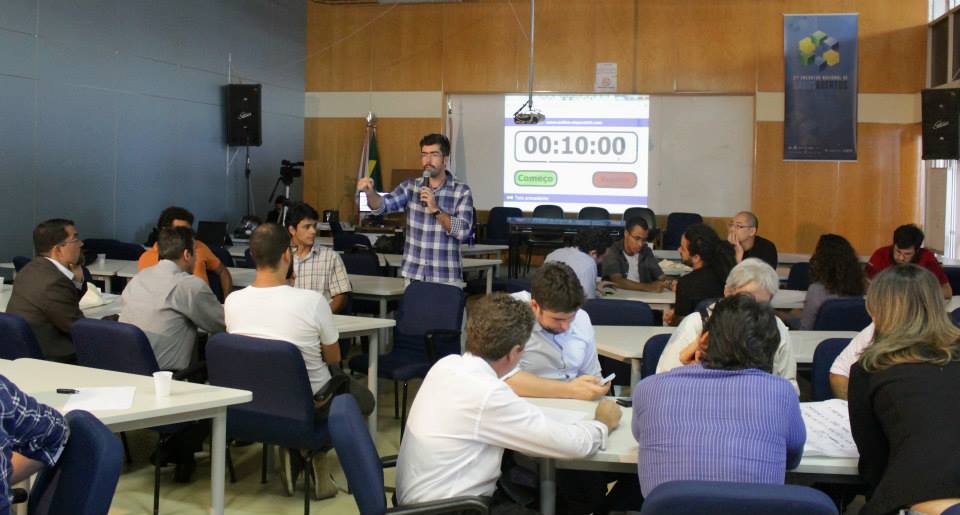 One of INDA's planning workshops in the II National Open Data Conference, in 2013, facilitated by Alexandre Gomes.