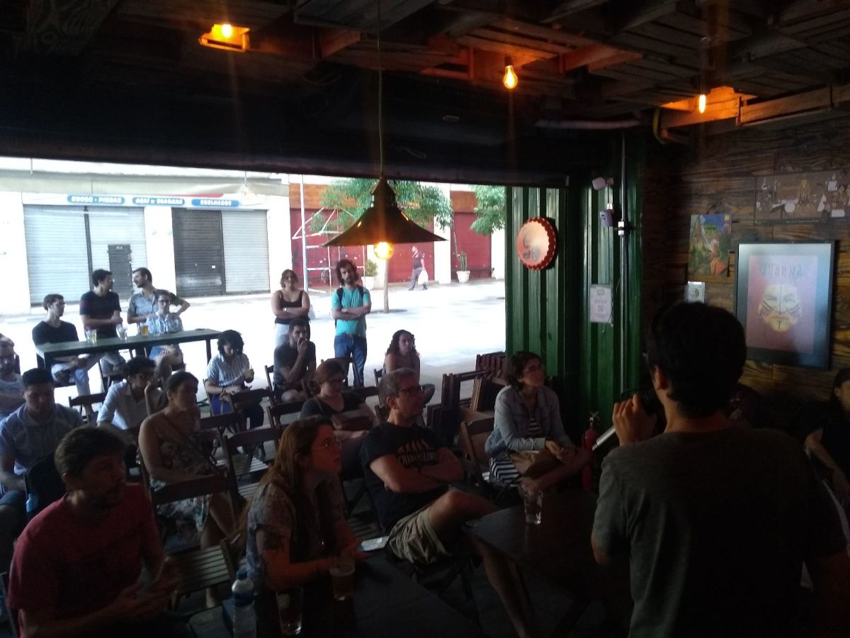 Participantes assistem a uma palestra no evento Open Data Day Rio 2020 do Cerveja com Dados.