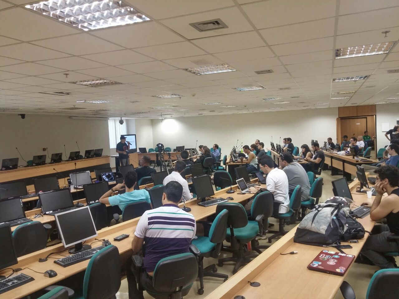 Pessoas reunidas no auditório no Ministério da Cultura para o evento do Open Data Day 2017.